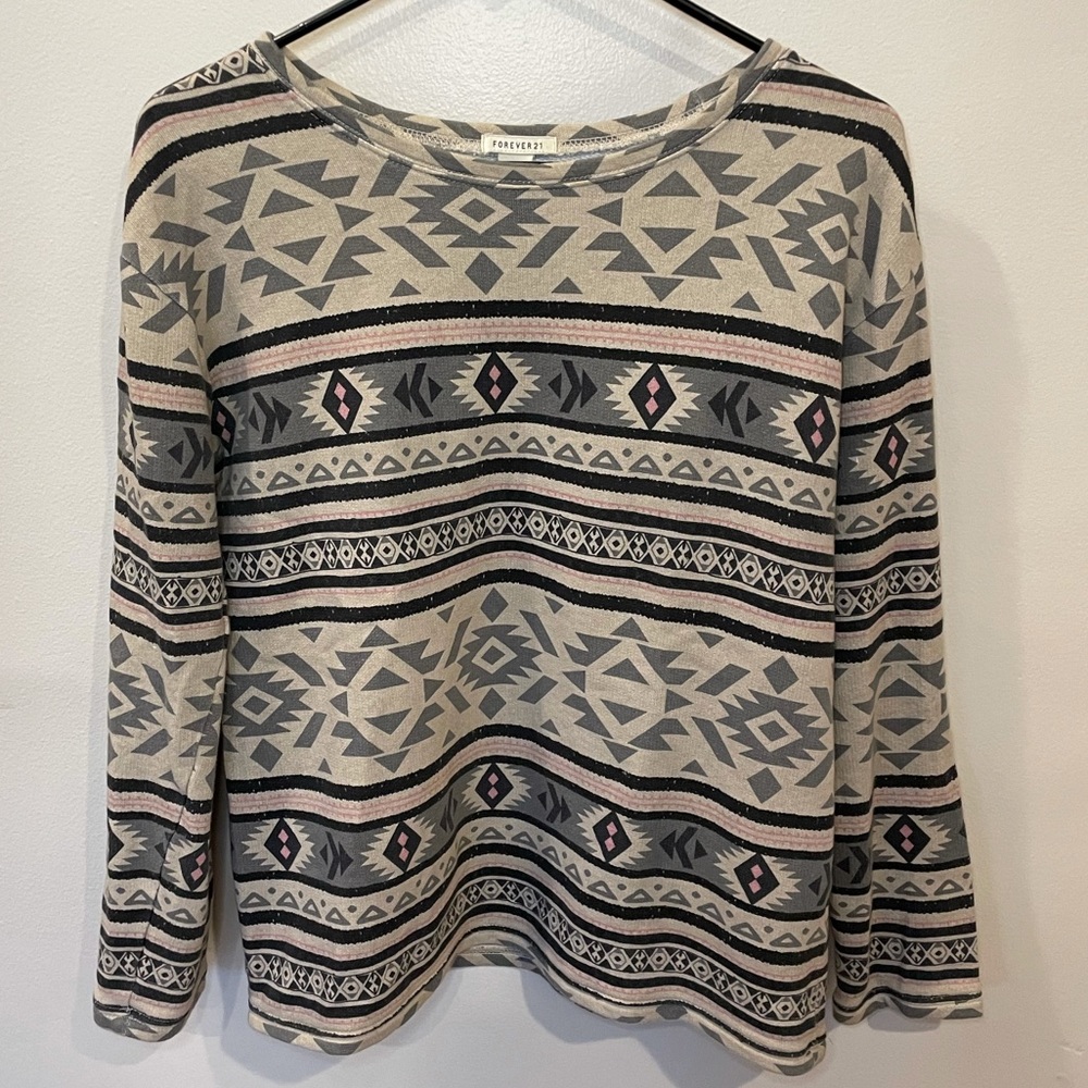 Forever 21 Fashionable Print Crew Neck Sweater